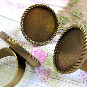 Set of 5 Round Brass Bronze Ring Blank base setting for 25 mm, 1 inch cab, Adjustable wide band, oxidized rustic, Statement ring bezel tray Bild 3