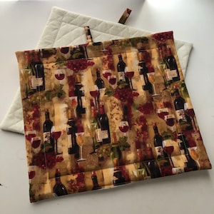 Set of 2 Potholders in Wine fabric.