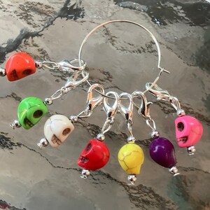 Rainbow Skull Stitch Markers for Knitting or Crochet, Set of 7 Halloween Stitch Markers, Natural Stone Stitch Markers Handmade Knitters Gift 12 mm lobster clasp