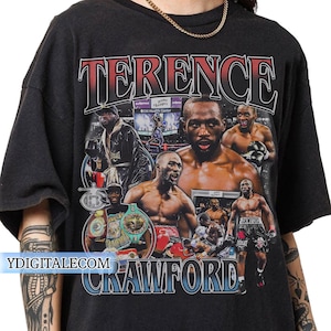 Op de afbeelding: Zwart t-shirt met een collage van afbeeldingen van bokser Terence Crawford. Het ontwerp bevat de naam "TERENCE" in rood en "CRAWFORD" in blauw, met afbeeldingen van Crawford in actie en kampioenschapsriemen.