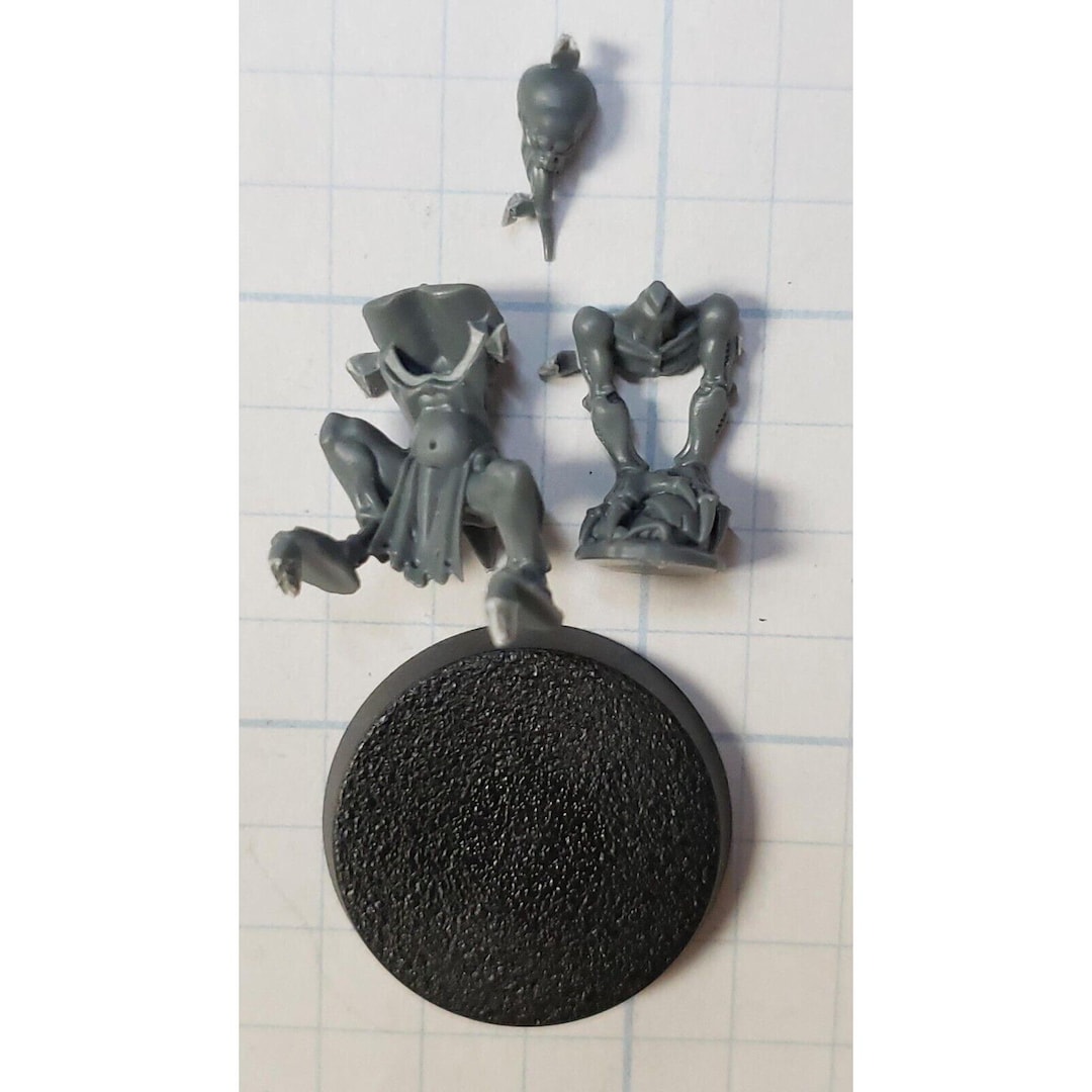 Warhammer 40K Genestealer Cult Broodcoven Familiars | 2 Miniatures | Unassembled & Unpainted | Games Workshop