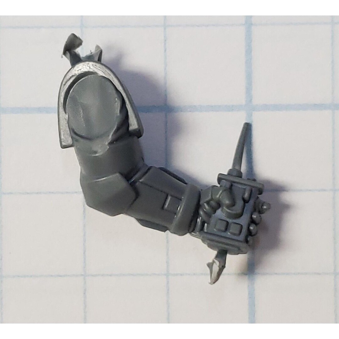 thumbnail image 2 of Games Workshop Warhammer 40k Space Marine Bits – Infiltrator/Incursor Phobos Medals & Relics (x6) – Parts 94-99 2 of 6