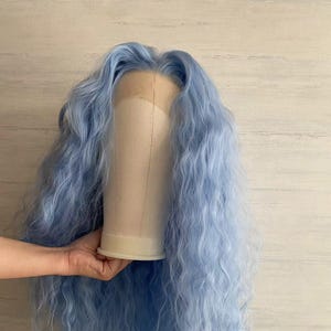 Blaue Farbe Spitze Front Synthetische Perücke Lange Körperwelle Gute Qualität Cosplay Perücke, ziehen Königin Perücke, Party Perücke