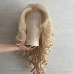 613 Blonde Farbe Spitze Front Synthetische Perücke Lange Große Lockige Gute Qualität Cosplay Perücke, ziehen Königin Perücke, Party Perücke