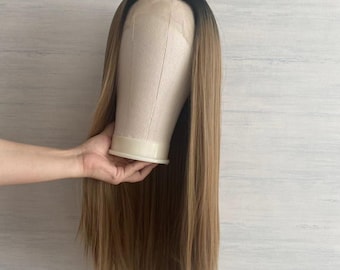 Peluca sintética rubia ombré T1B/#26 hecha a mano, con frente de encaje largo y liso