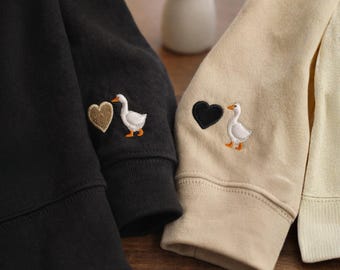 Sudadera con capucha y corazón con inicial bordada personalizada | Sudadera con mangas personalizadas | Regalo para parejas | Cumpleaños, San Valentín y aniversario