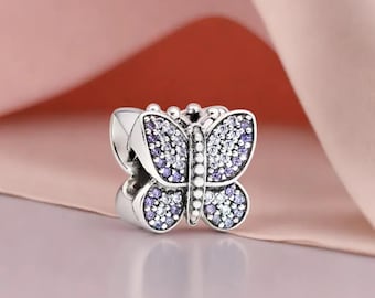 Dije de mariposa de cristal morado en plata de ley con cuentas brillantes