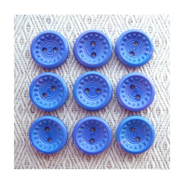 Little Retro Flower Buttons, 15mm 5/8 inch - Periwinkle Blue Dotted Mod Floral Buttons - 9 VTG NOS Sweet Blue Plastic Sewing Buttons PL284