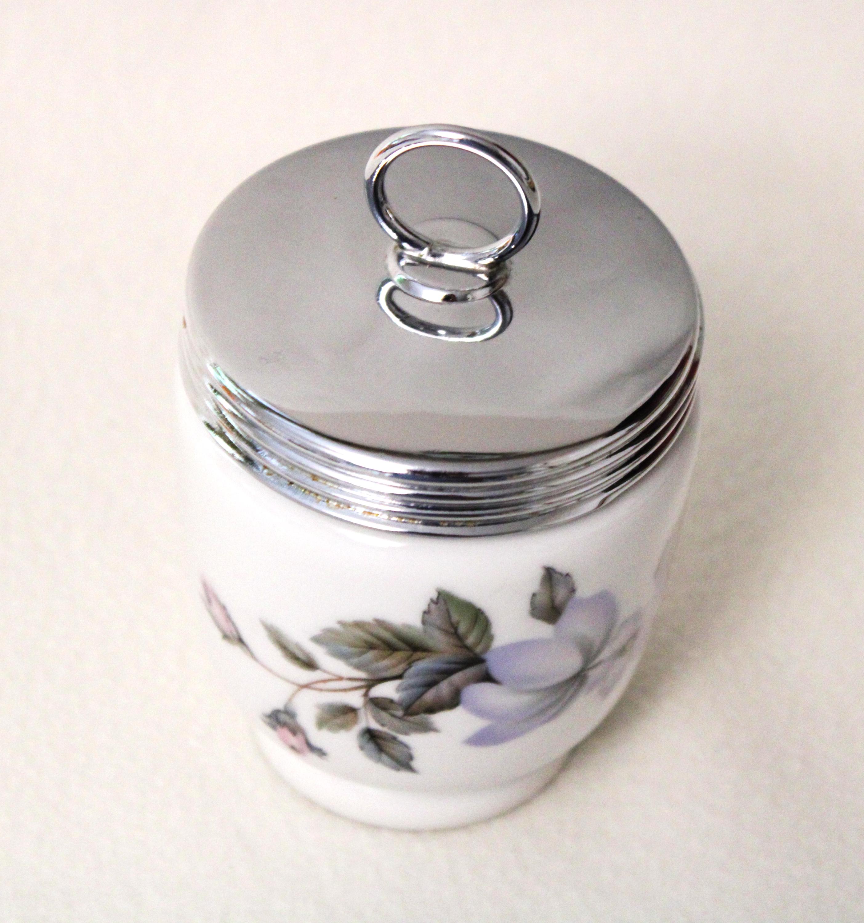 ヴィンテージ ロイヤルウースター磁器製エッグコドラー：6月の