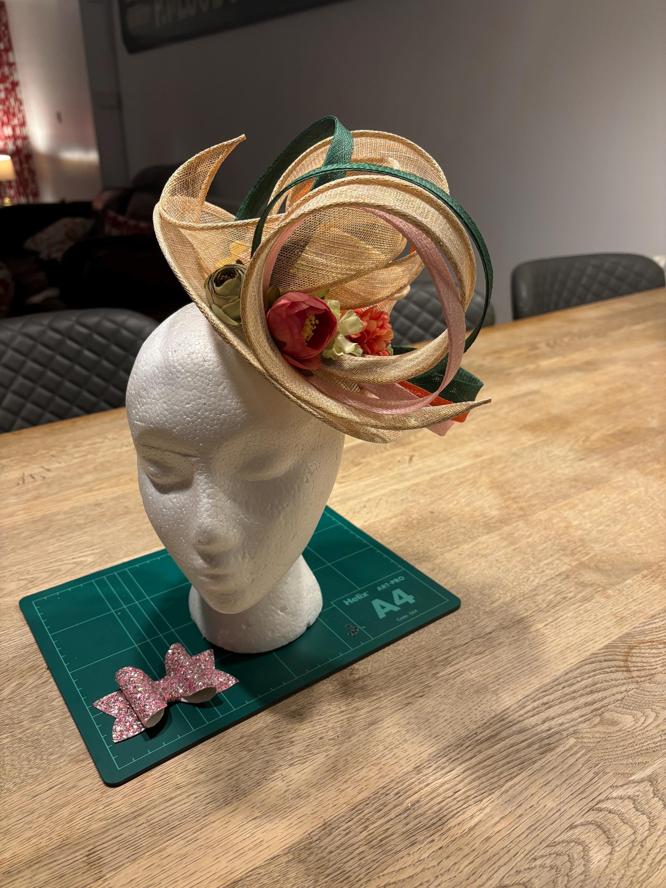 Damen Haarspange Mit Pfauenfeder – Eleganter Fascinator Für Hochzeit, Party Oder Tanz, Mit Strasssteinen Und Haarklammer
