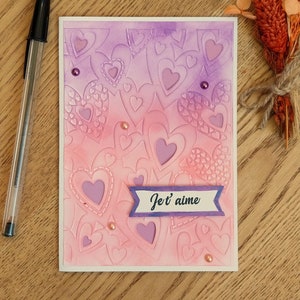 Carte avec plein de cœurs pour souhaiter la Saint Valentin, fabriquée artisanalement en France.