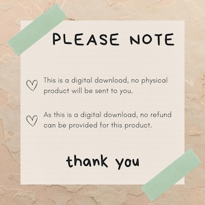 Op de afbeelding: Een witte notitie met de tekst "PLEASE NOTE" en "thank you" in het zwart. De notitie is bevestigd op een beige achtergrond met groene tape. De tekst legt uit dat het een digitale download is zonder restitutie.