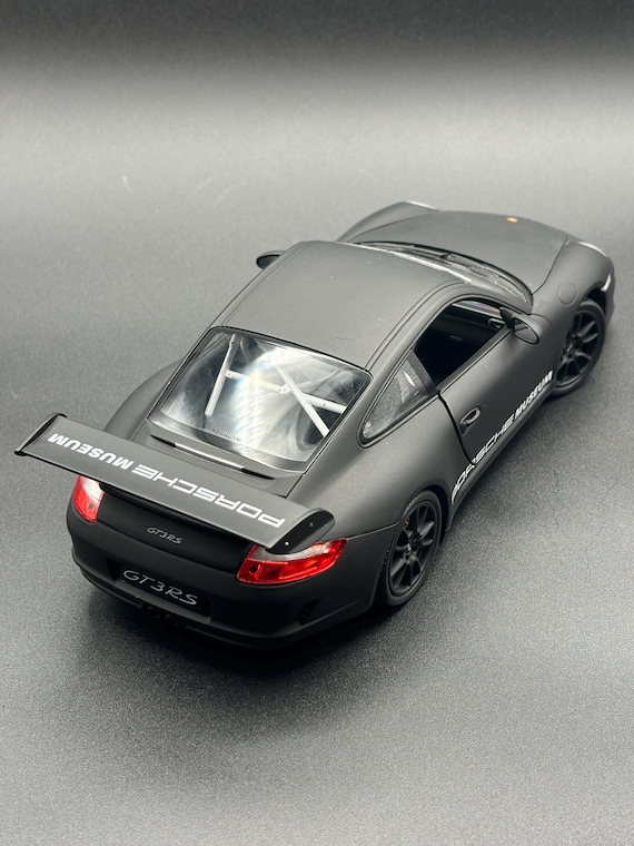 RARE 2006 Porsche 911 997 GT3 RS, 1:18 Die-cast Model From Welly