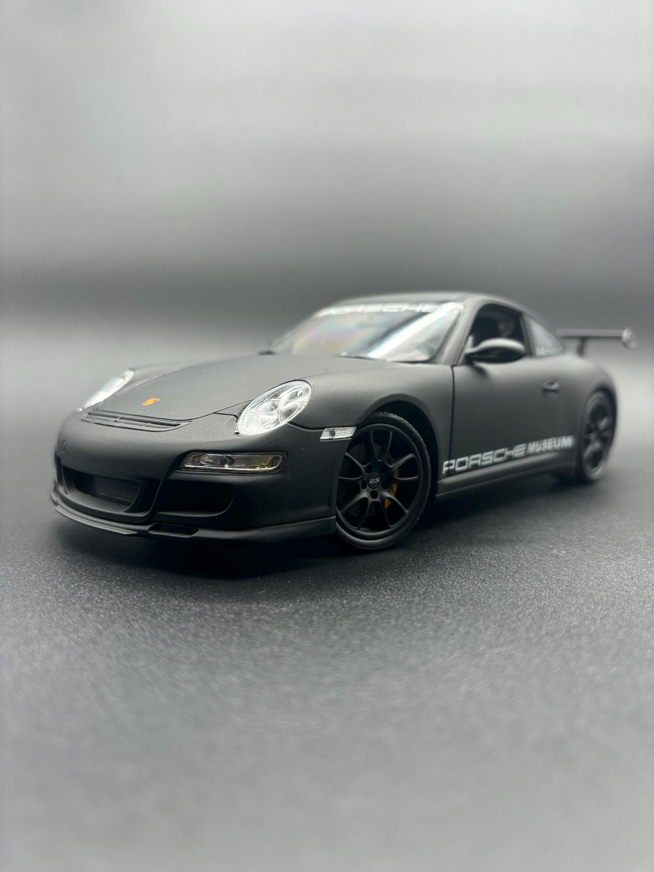 RARE 2006 Porsche 911 997 GT3 RS, 1:18 Die-cast Model From Welly