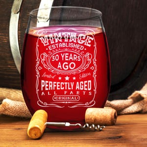 30th Birthday Wine Glass:Vintage Established 30 Years Ago