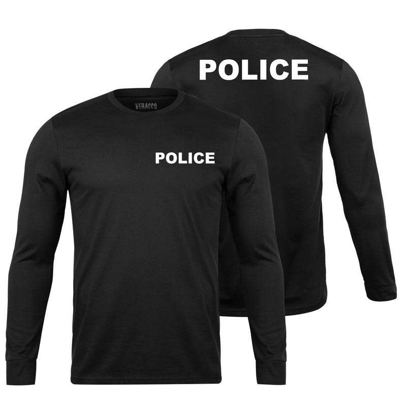 以下が含まれることがあります： 前面と背面に白で「POLICE」の文字がプリントされた黒の長袖シャツ。 シャツはクルーネックで、滑らかな素材で作られています。 ブランド名「VERACCO」が前面にプリントされています。