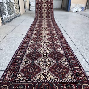 ハンドメイドのアフガンウールランナーラグ：ネイビートライバル廊下