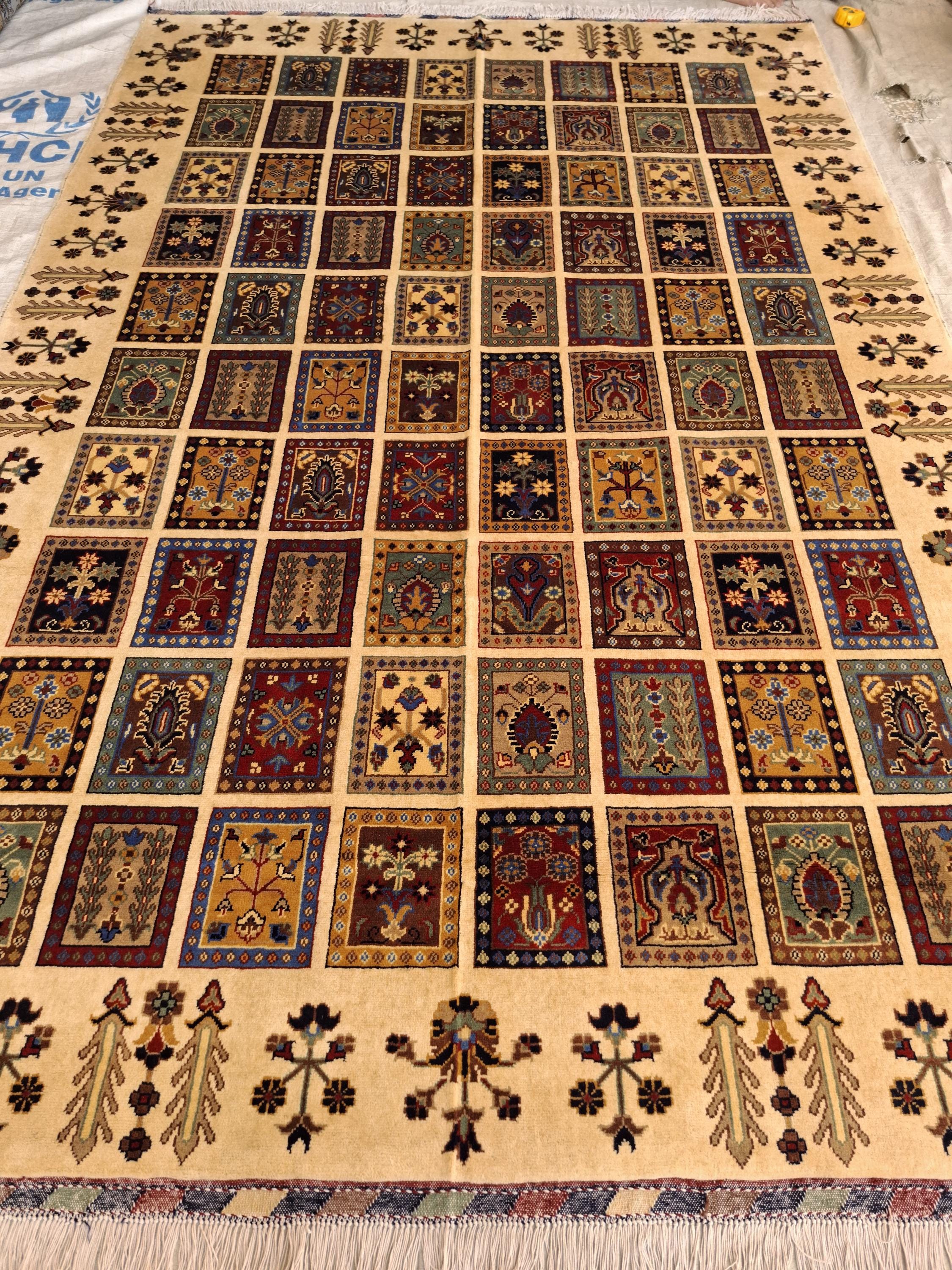 ハンドメイドのアフガニスタンウールラグ：7 x 10フィートのイエロー