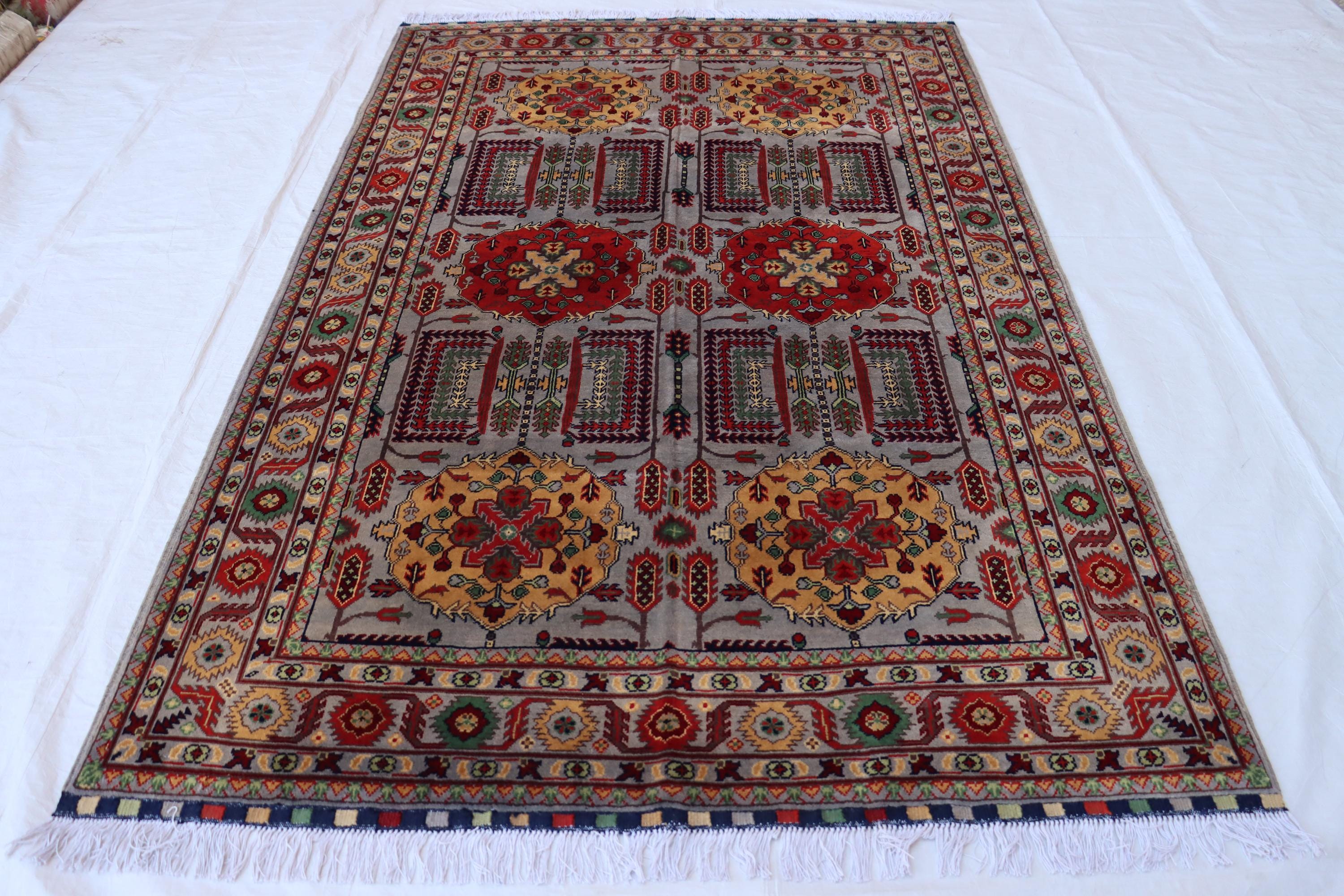 ハンドメイドのアフガニスタン・トルクメンウールラグ 5x8：トライバル