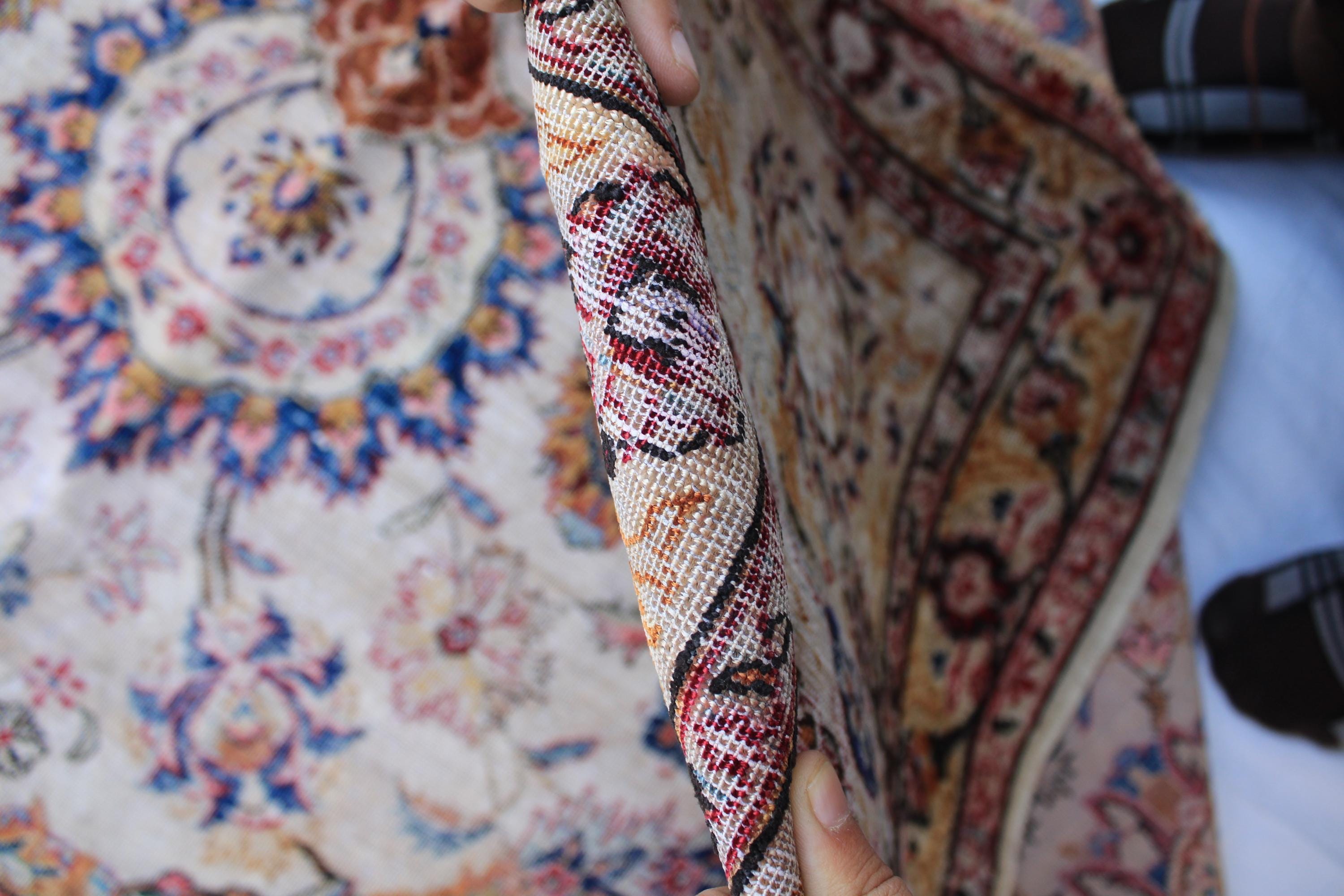 アンティークホワイトシルクアフガンラグ：手織りトルクメン