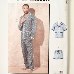 Op de afbeelding: Een naaipatroon voor een pyjama met een witte achtergrond en een foto van een persoon die de pyjama draagt. Het patroon bevat meerdere weergaveopties met eenvoudige instructies. Het patroon is ontworpen en gedrukt in de VS. Het patroonnummer is M8262.