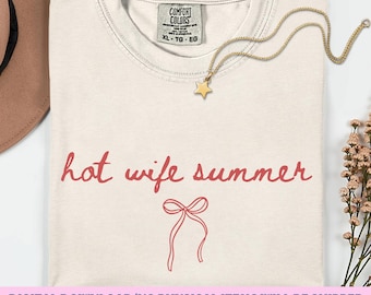 Femme chaude été PNG, design tendance estival, coquette noeud PNG, conception drôle de femme, voyage de filles PNG, fête de fiançailles téléchargement numérique