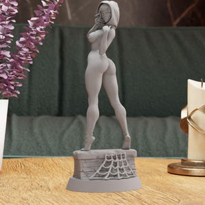 Sexy Girl Figurine - NSFW - Statue | Spider-like Hero Figure, Iconic and alluring superhero room decoration