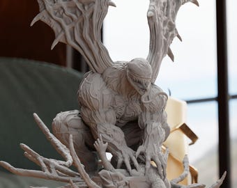 Statuette symbiote venimeuse - L'anti-héros ressemblant à une araignée célèbre sa victoire | La bataille ultime, décoration de chambre anti-héros emblématique