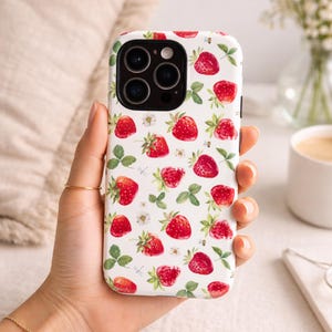 Capa para iPhone Strawberry Coquette: Capas fofas e estéticas para o verão, capa protetora feminina para celulares de 17, 16, 15, 14, 13 e 12 polegadas. Capas de celular modernas e coloridas com estampa de frutas.