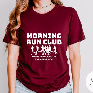 Camiseta Morning Run Club Camiseta engraçada para corrida Camiseta unissex engraçada para amantes de cafeína Camiseta para treinamento de maratona Camiseta Sarasctic Presentes esportivos Amigos imagem 3