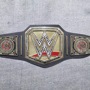 Undisputed Championship Replica Belt: Cowhide Leather, Die Cast Brass
