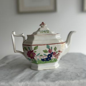 18th c. teapot, assumed A&E Keeling (Factory X), late 1700s in bold florals, Georgian