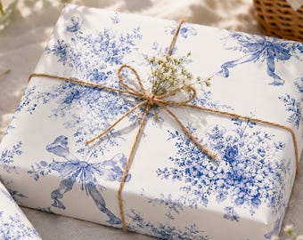 Papel de embrulho azul toile, estilo francês campestre, com estampa botânica vintage, rolo floral chinoiserie, elegante para casamento.