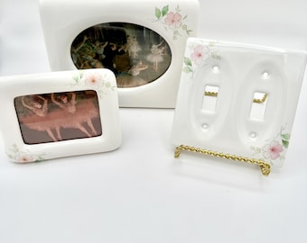 Marco de fotos de porcelana con diseño floral: decoración infantil estilo cottagecore