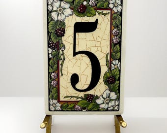 Azulejo de cerámica vintage con número de casa floral “5” con detalle de bayas de jardín rústico ~ 5"