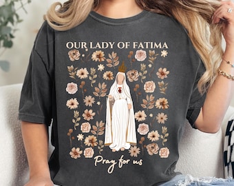 Vår Fru av Fatima T-shirt, katolsk T-shirt, religiös gåva, välsignad Maria T-shirt, vår Fru av Fatima blommig T-shirt, katolsk vildblomma T-shirt