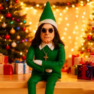 Ozzy-Weihnachtselfenpuppe 2025 | Geschenk für Sie/Ihn | Geschenk für Kinder | Black-Sabbath-Weihnachtsdeko | Ausgefallenes Geschenk für Rockfans