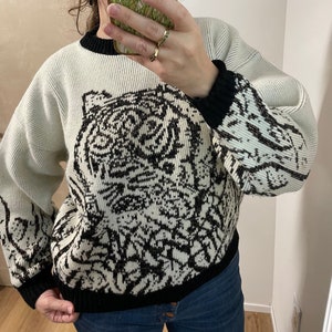 Vintage 80s tiger sweater novelty big cat sweater metallic thread