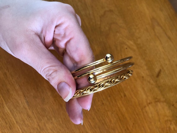 Vintage 80s 90s pair of gold bangles chain link a… - image 3