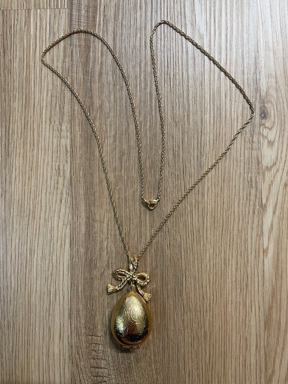 Vintage 70s 80s Avon egg locket crème perfume lock