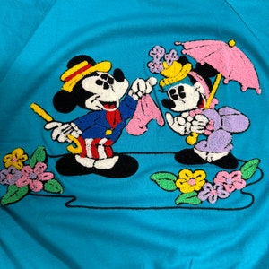 Vintage 80s 90s Sunday Comics Minnie Mouse Mickey Mouse gestreepte onderkant T-shirt Walt Disney chenille-stijl patch