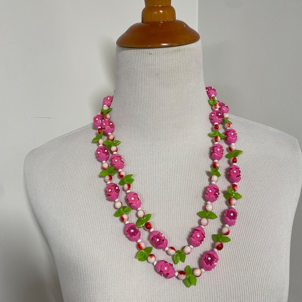 Vintage 50s 60s pink plastic beaded necklace with tiny flower and leaves beads