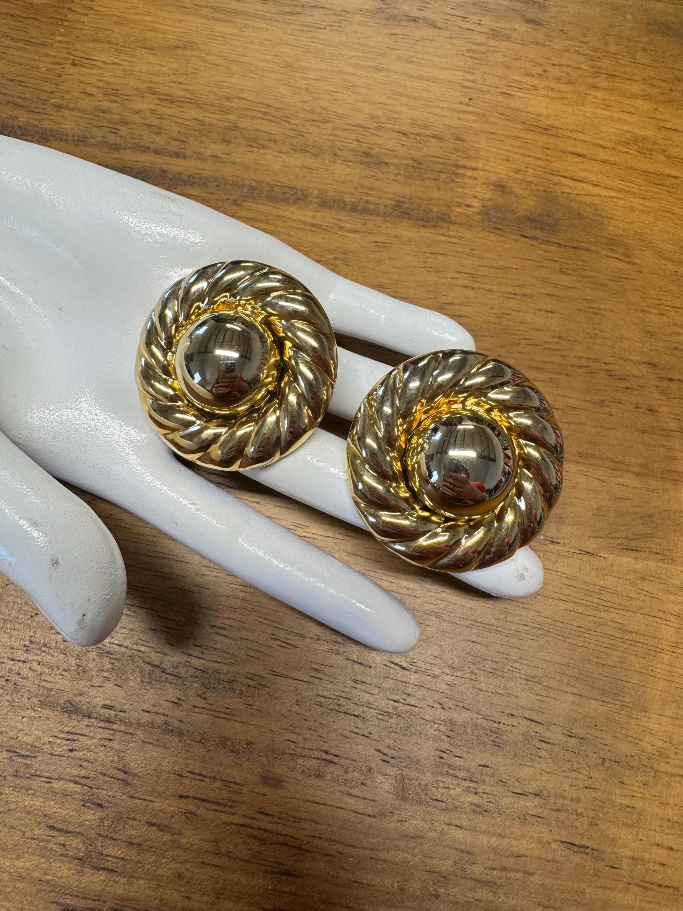 Boucles d'oreilles clips vintage en métal doré - France