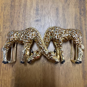 Vintage 90s Mimi Di N 1992 gold tone giraffe novelty belt buckle with enamel spot detailing