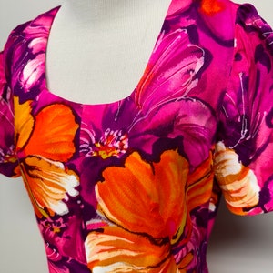 Vintage 60s 70s bright tropical floral Hawaiian dress large scale print flower power style hibiscus flowers