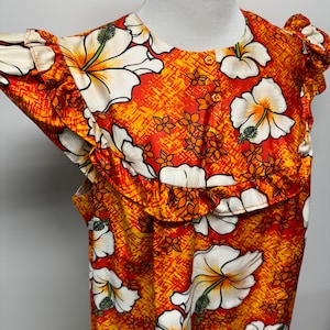 Vintage 60s 70s bright tropical floral Hawaiian dress large scale print flower power style baby doll style