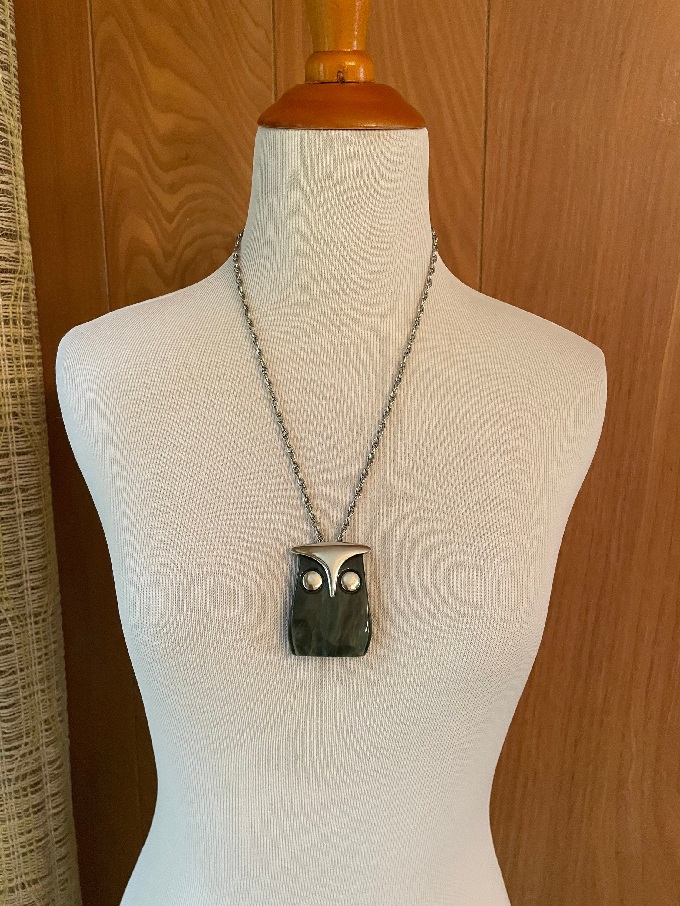 Vintage 60s mod minimalist marbled resin owl pendant