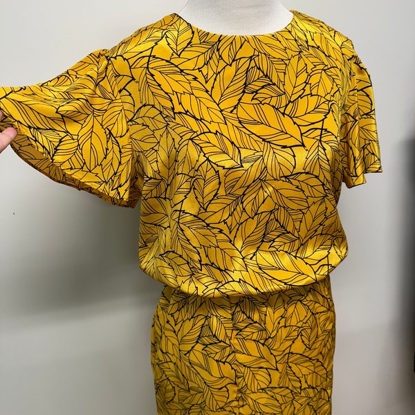 Vintage 70s 80s  flutter sleeve polyester dress bright bold leaf print