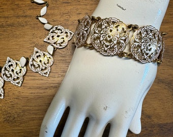 Conjunto de pulsera y collar vintage años 40 realizado en esmalte blanco Siam y latón