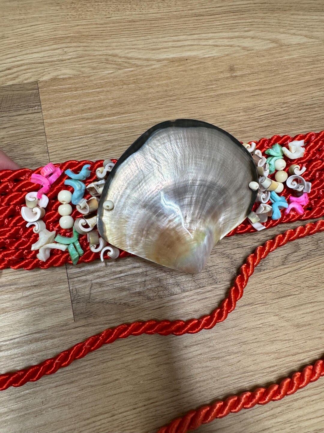 Vintage Woven Stretch Statement Belt Mother-of-Pearl Seashell Buckle 1980s Vintage 70s 80s Mother of Pearl Shell Belt Braided Cord Belt  main image 3